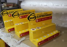 Демонстрационный настенный стенд с электроподключением для компании Elektrostandard